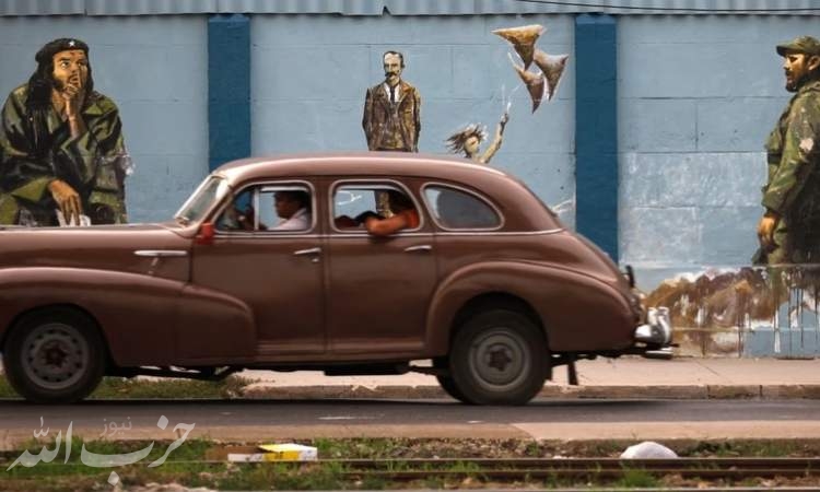 خودرو‌های کلاسیک رنگارنگ در خیابان‌های هاوانا